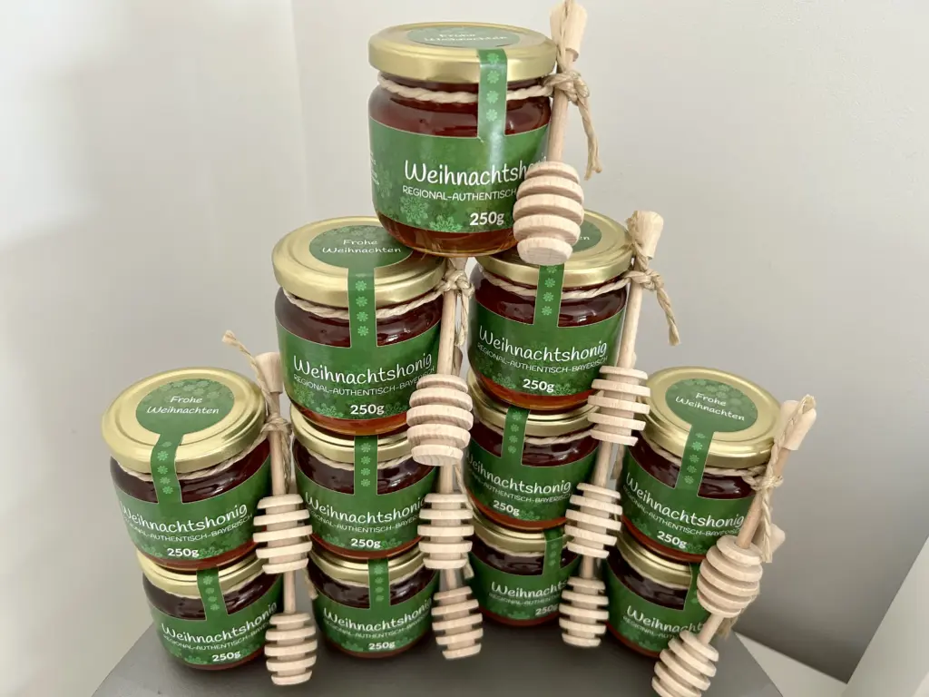 Honiggläser in der Geschenktüte der Gäuboden Honig Manufaktur